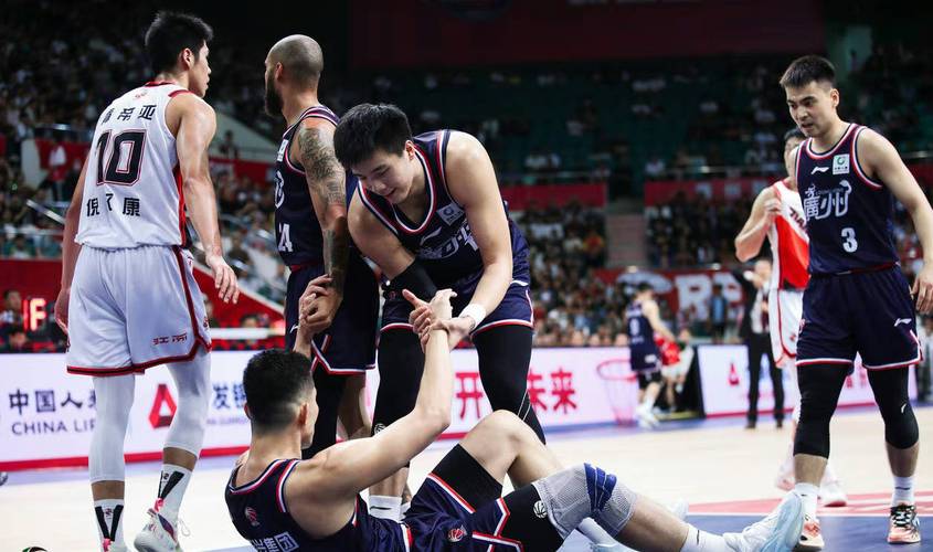 北京vs青岛篮球直播